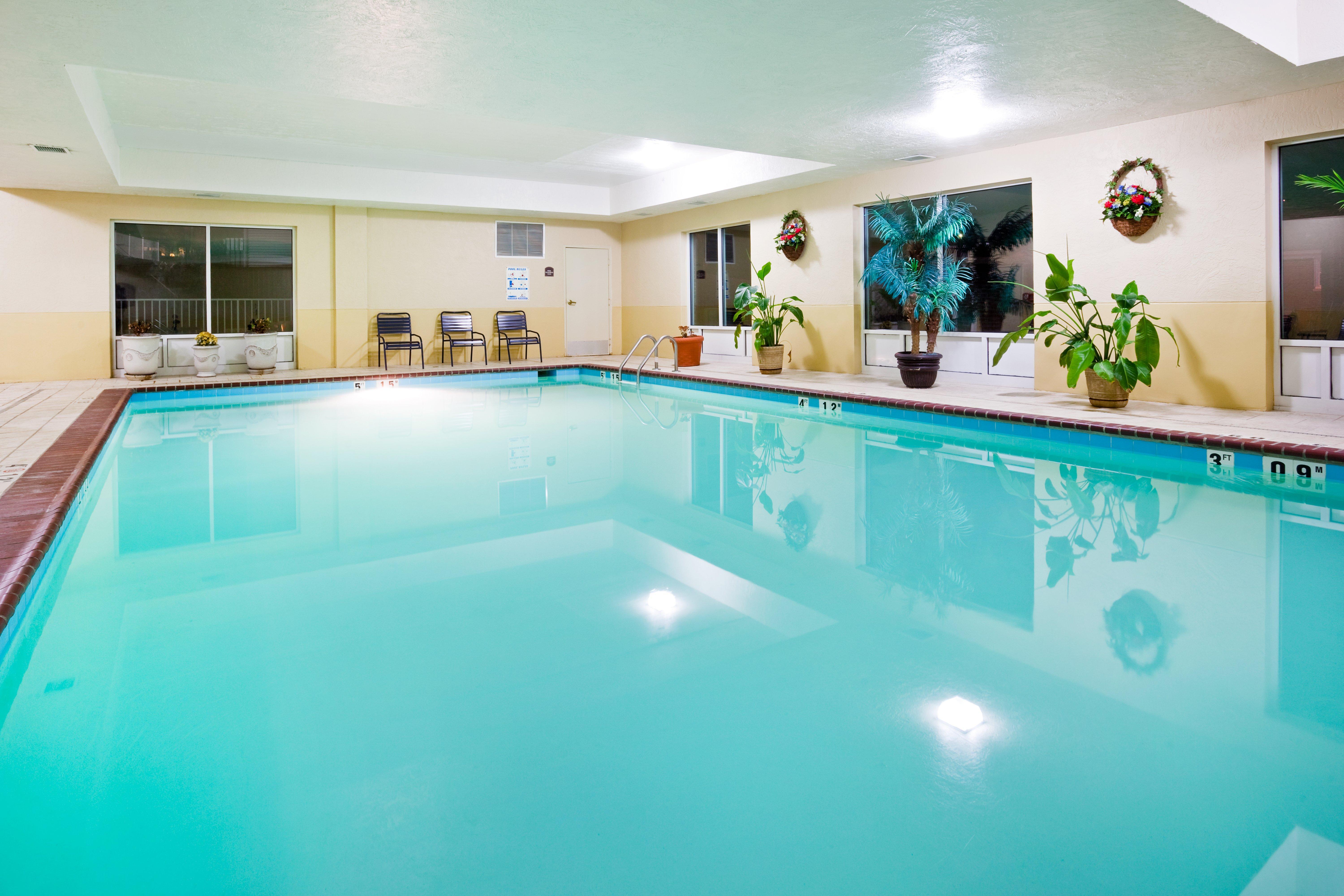 Holiday Inn Express Hotel & Suites London By Ihg Ngoại thất bức ảnh