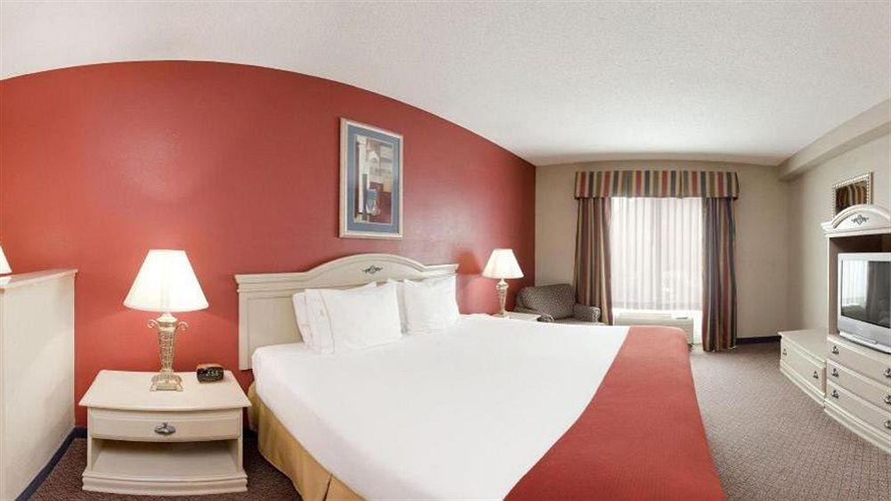 Holiday Inn Express Hotel & Suites London By Ihg Ngoại thất bức ảnh